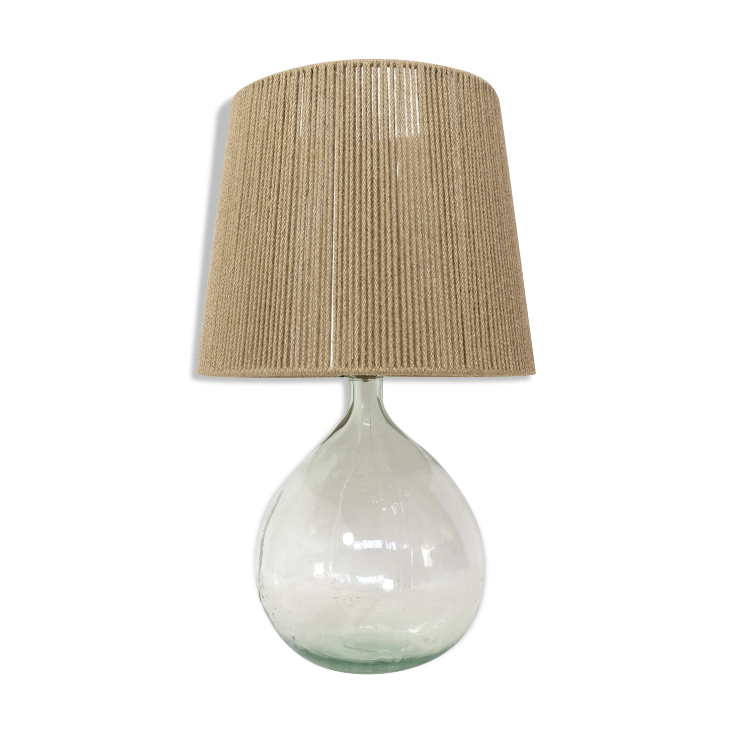 Table lamp from the 70s and 80s and its rope lampshade.