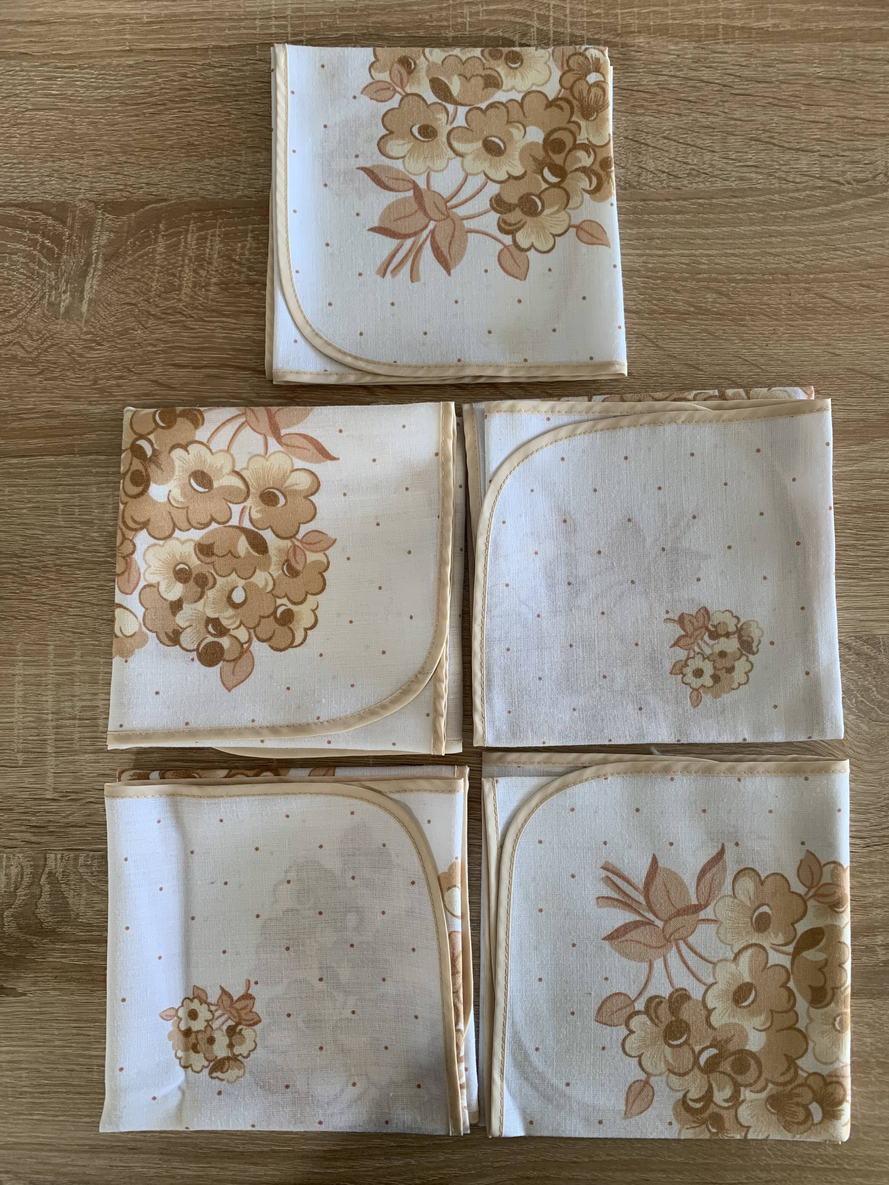 Lot 5 vintage towels