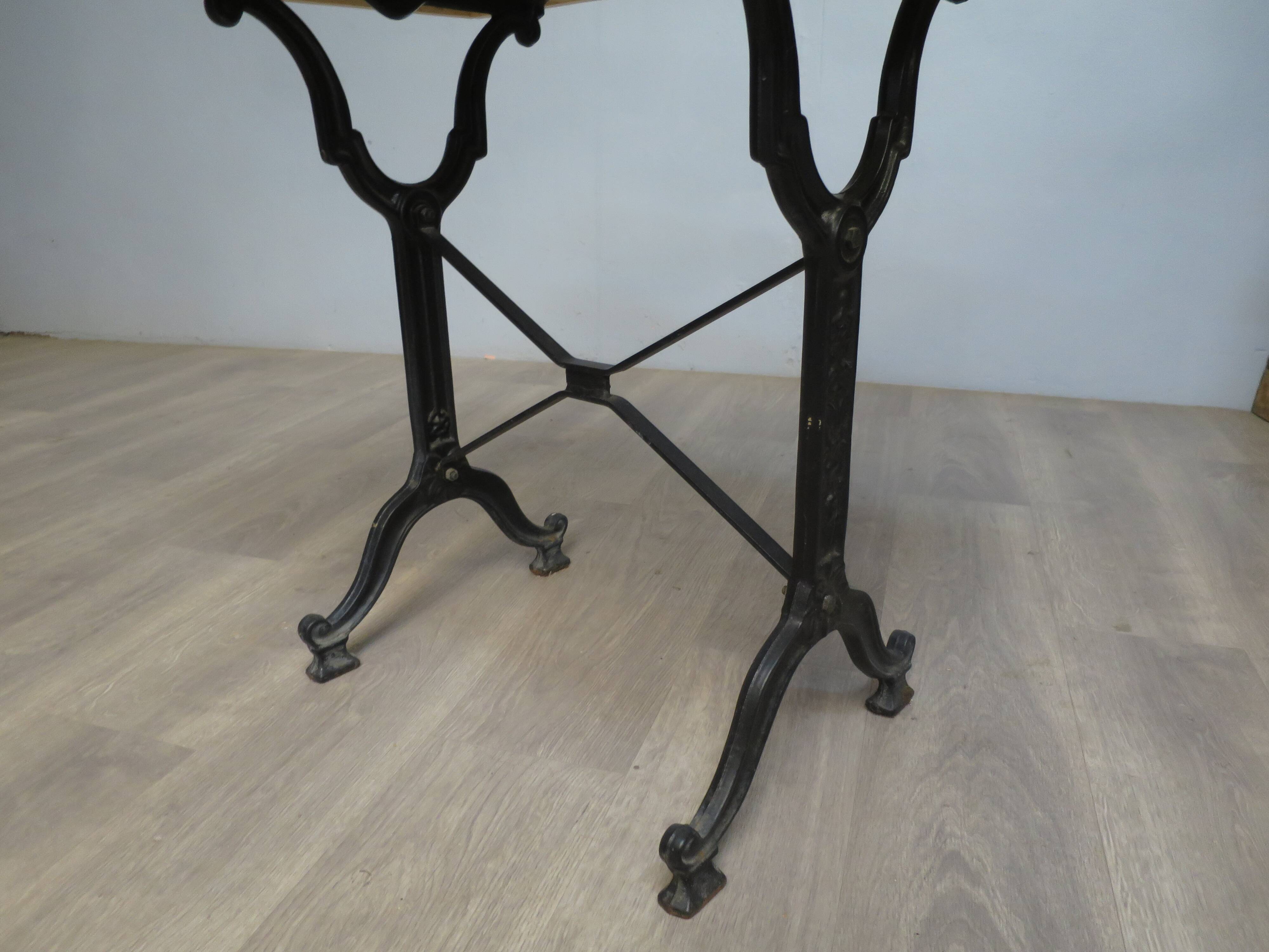 table bistrot piétement métal plateau rustique