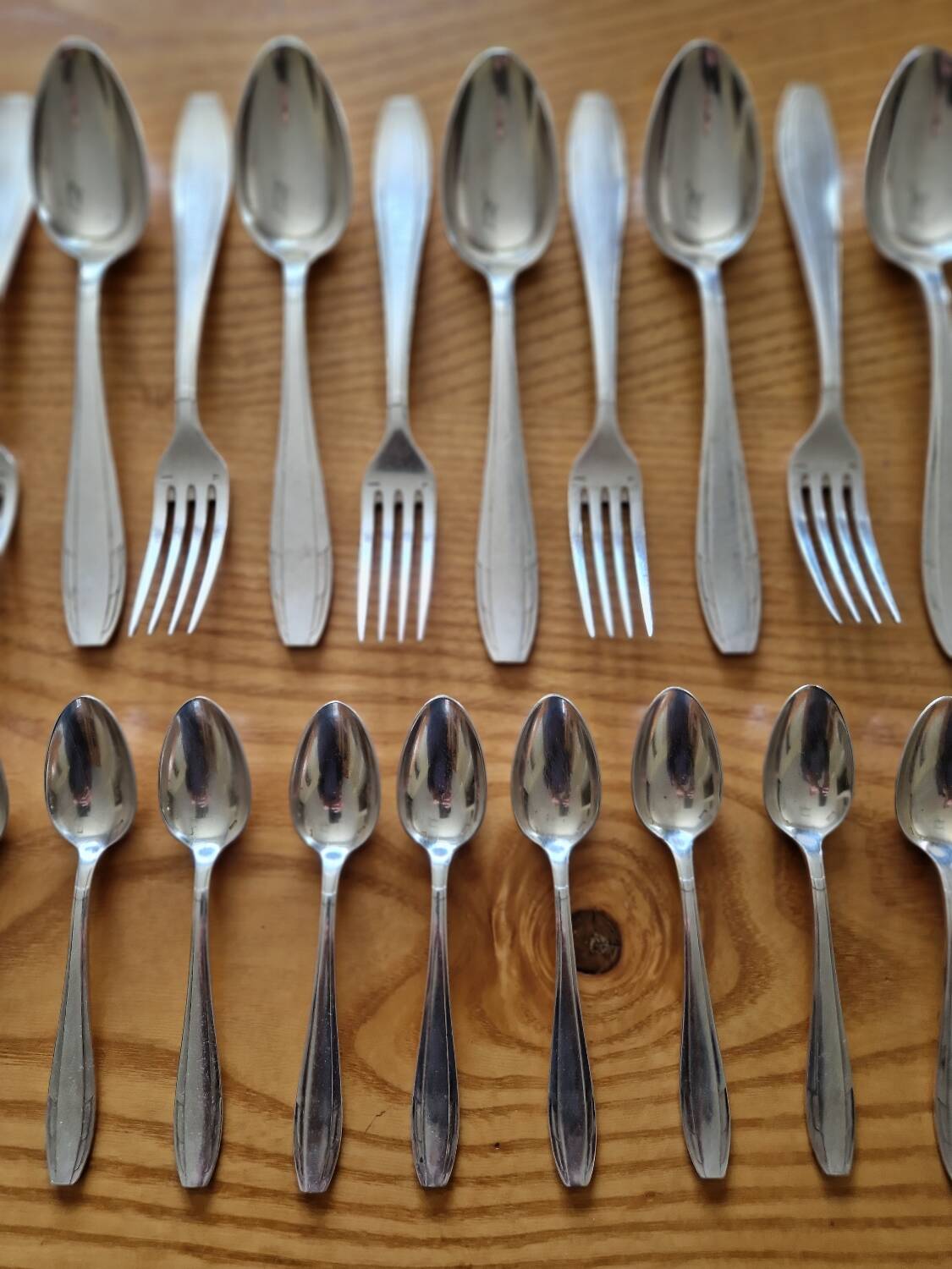 Apollo 12-piece silver-plated cutlery set