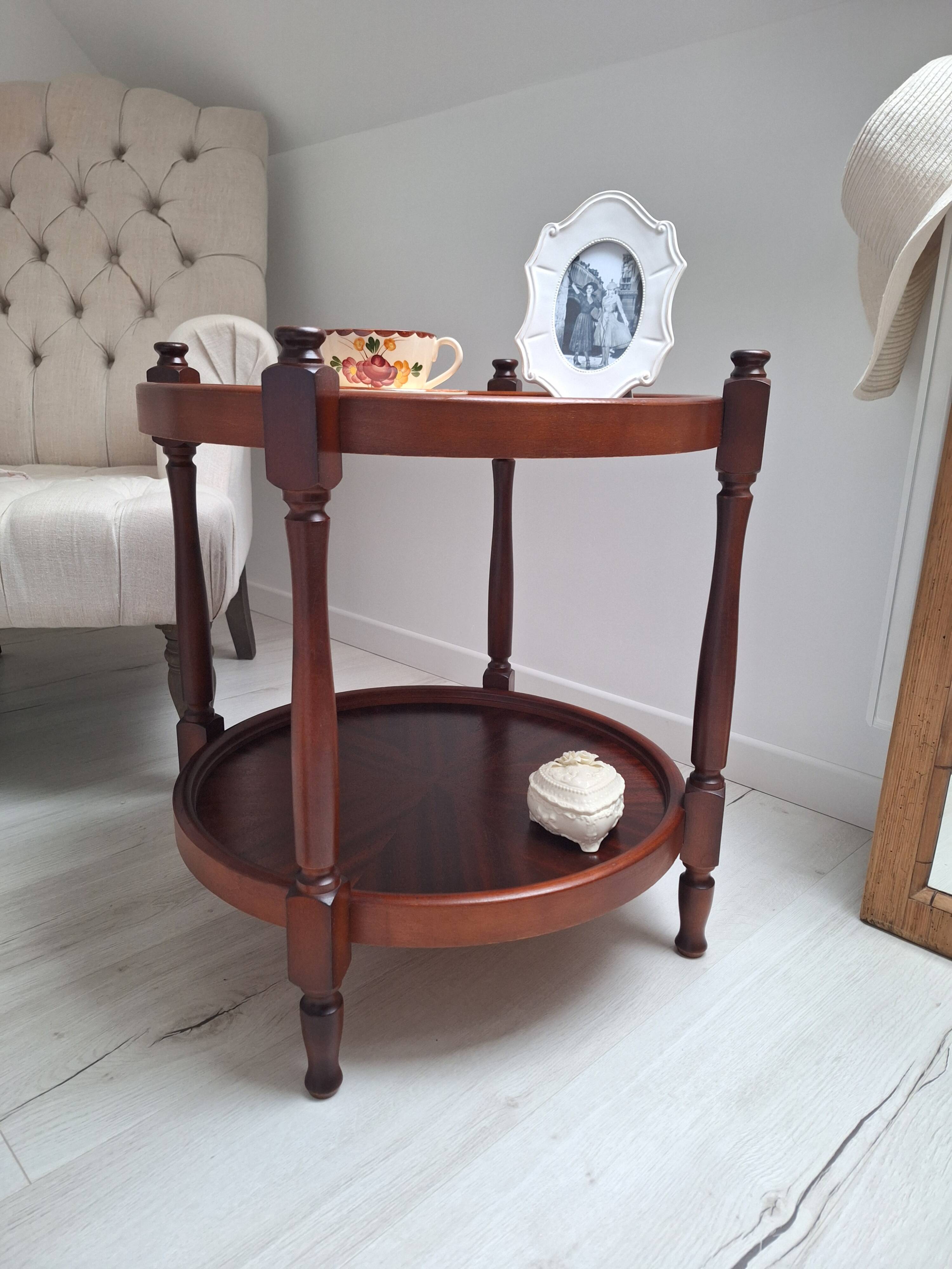 Coffee table / Side table / Round wooden end table