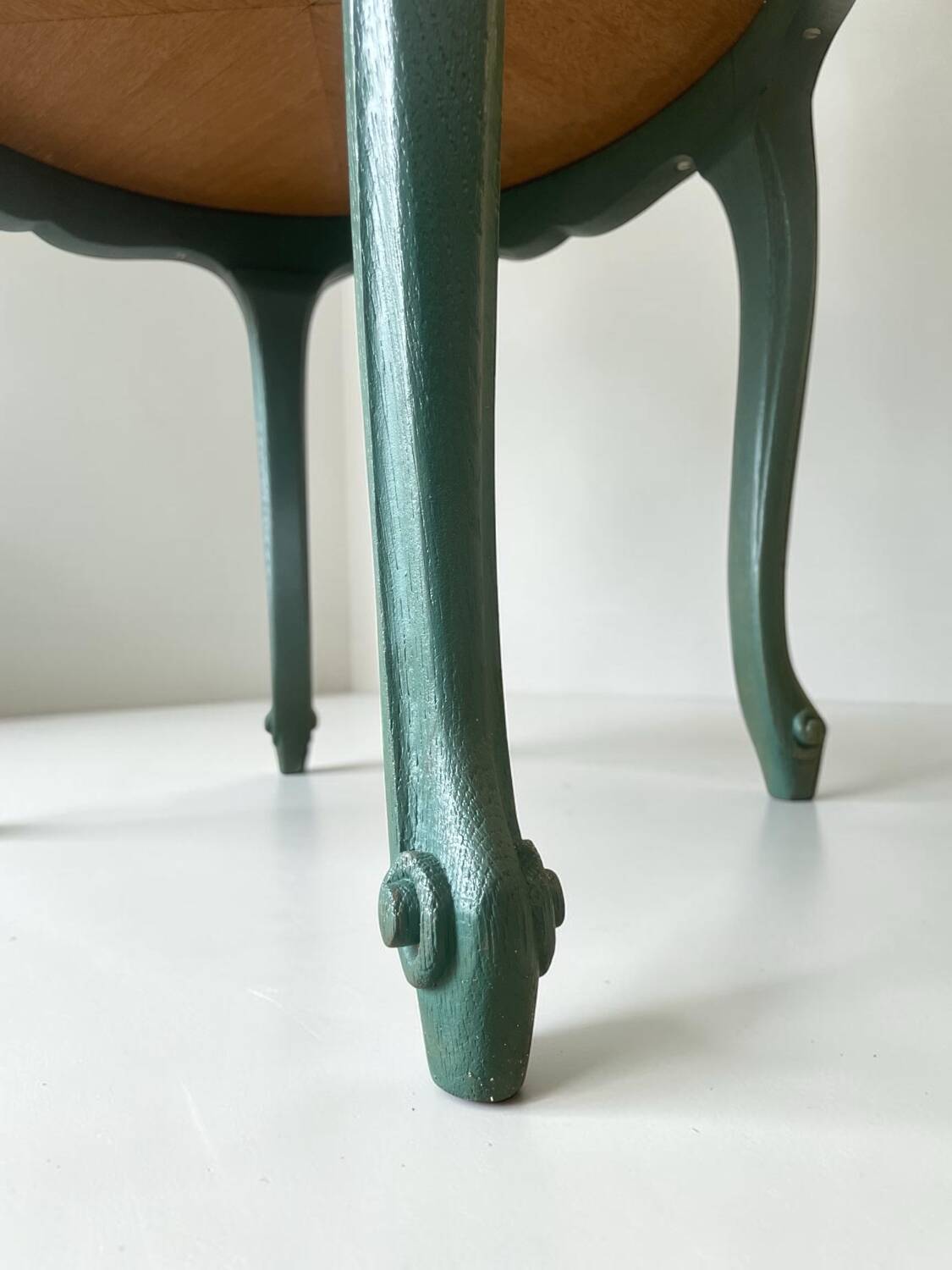 Vintage Louis XV style guéridon in renovated oak.
