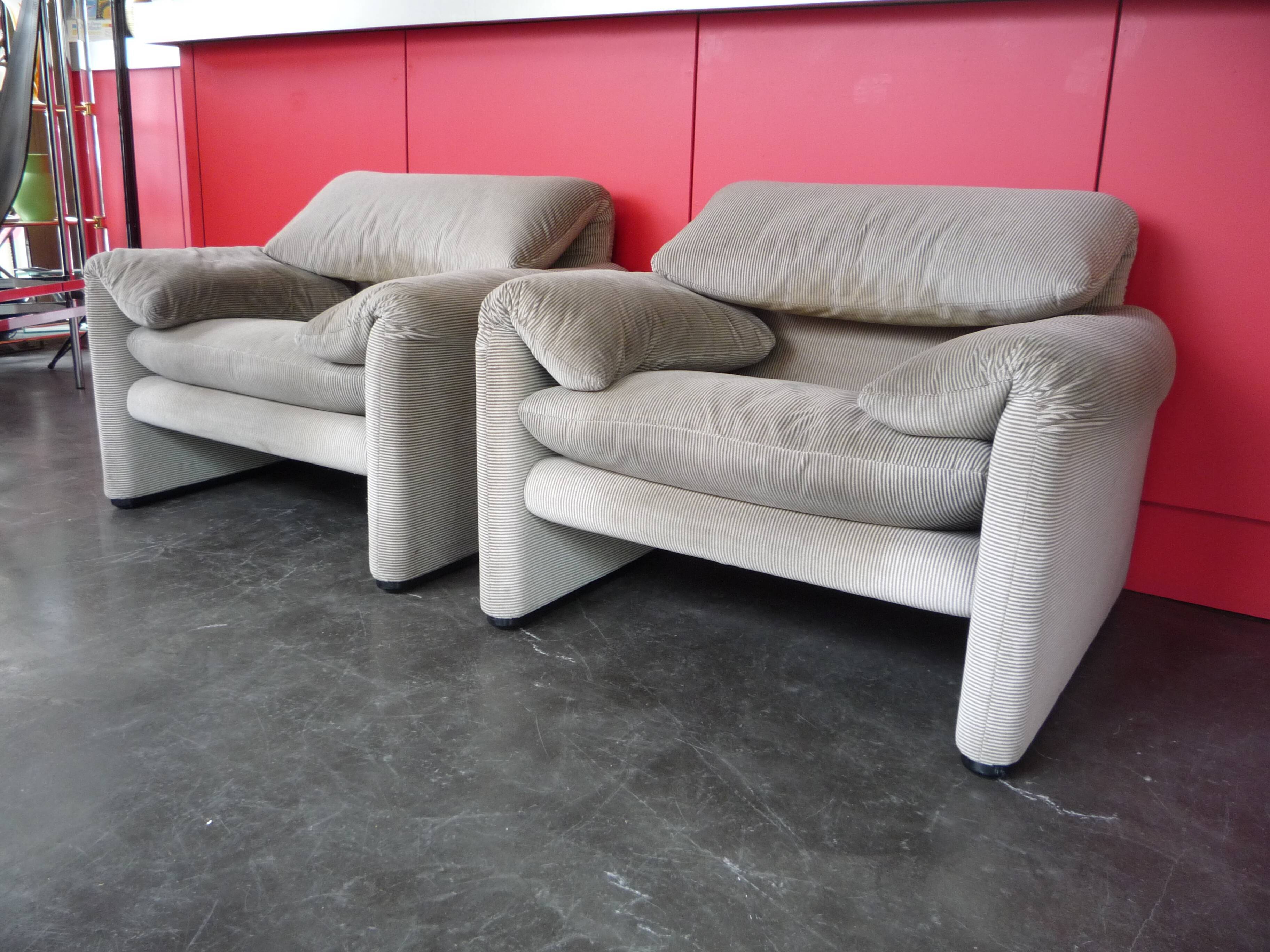 Pair of armchairs Maralunga Vico Magistretti Cassina