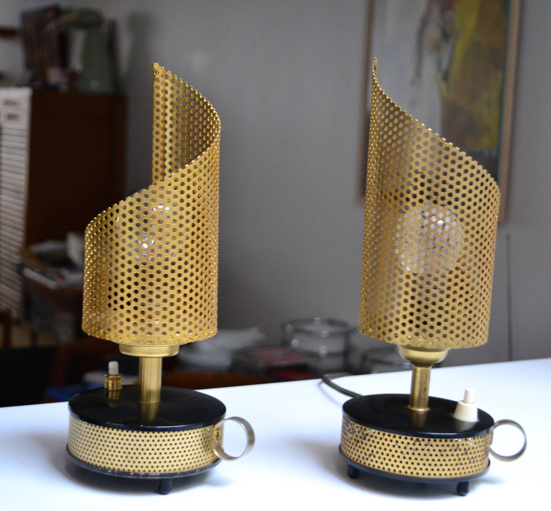 Paire de lampes métal perforé style Mategot années 50