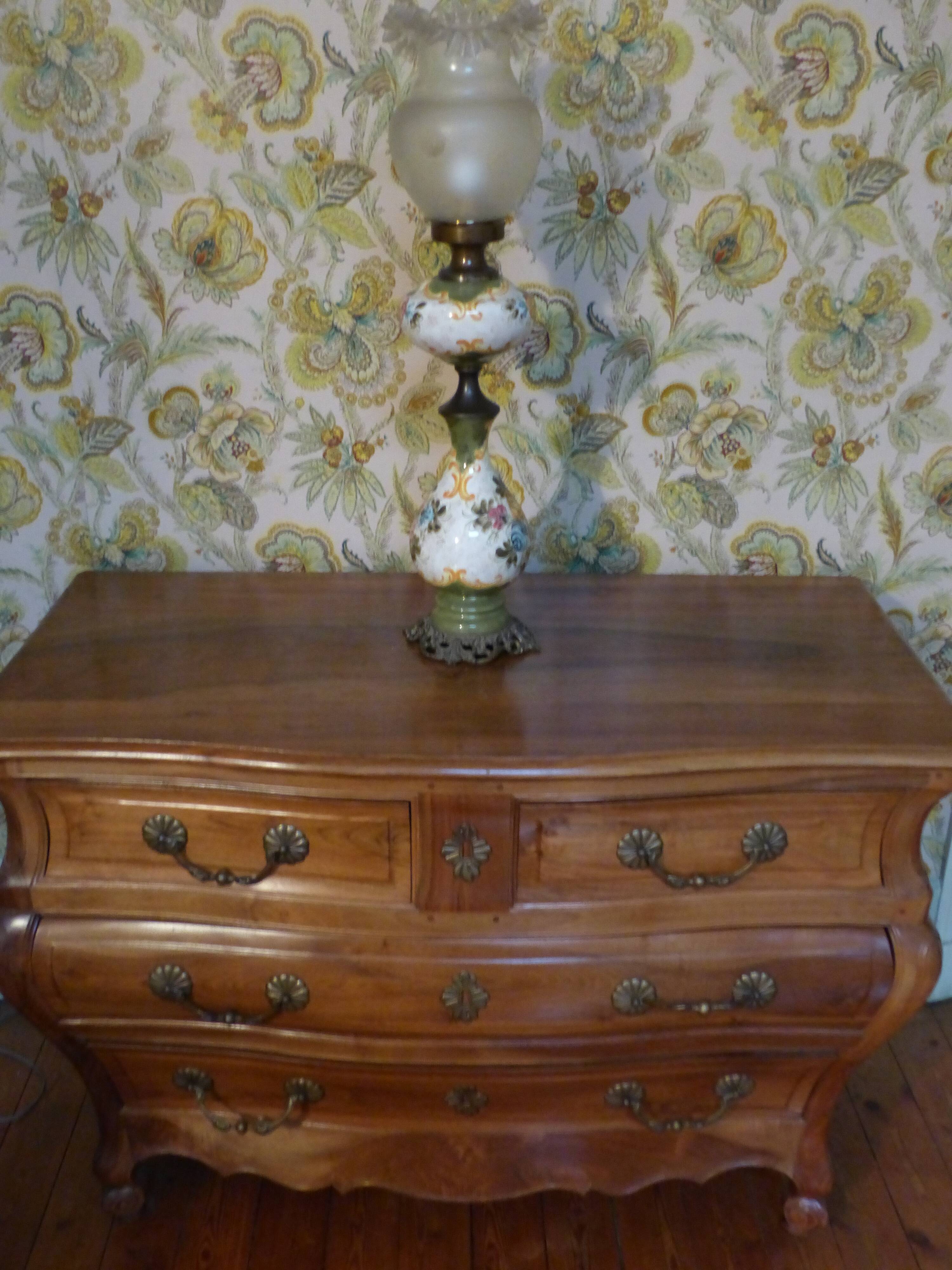 Painted ceramic lamp & lampshade glass lace