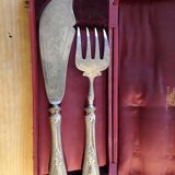 Fish serving cutlery