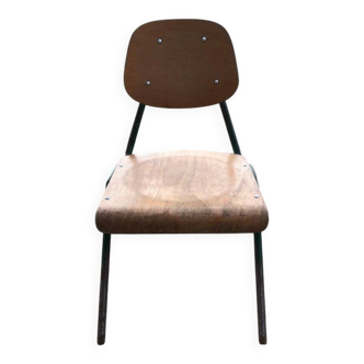 Set of 3 children's chairs from the 1960s in brown plywood with a green steel frame, school style.