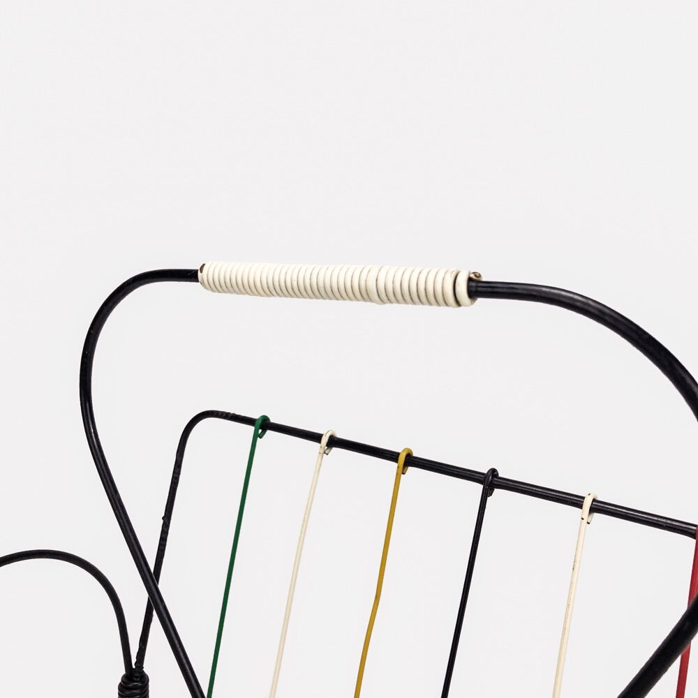 Multicolored scoubidou magazine holders