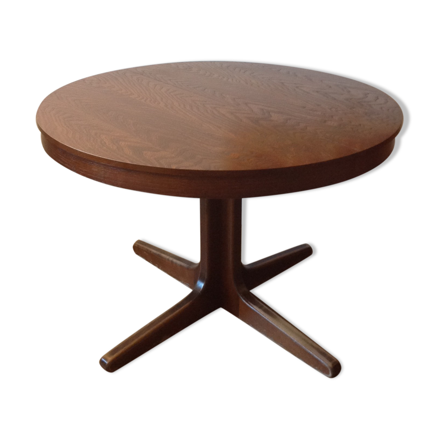 Scandinavian round elm table by Lb