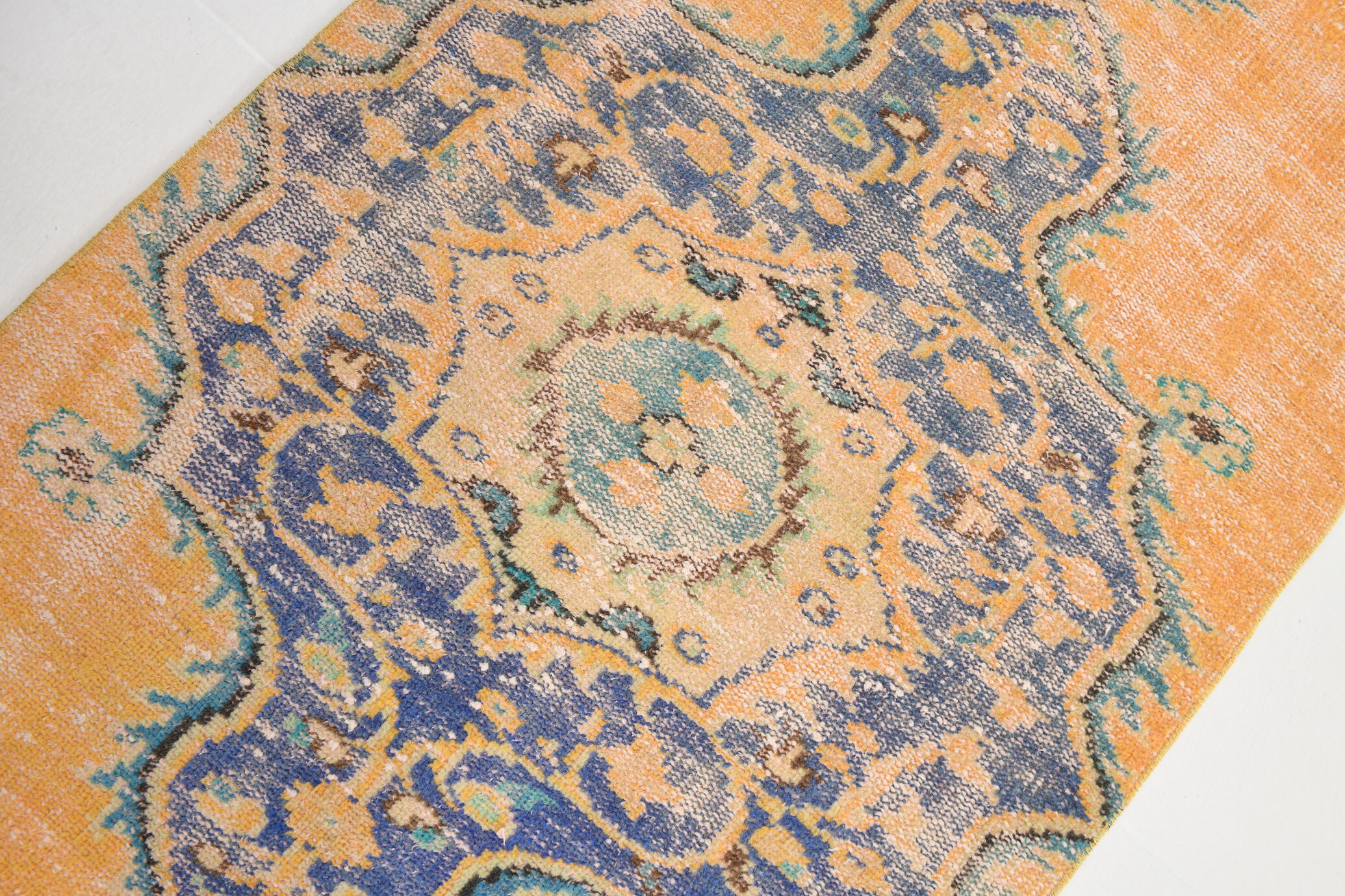 2x8 Short Classic Runner Rug, 56x234Cm