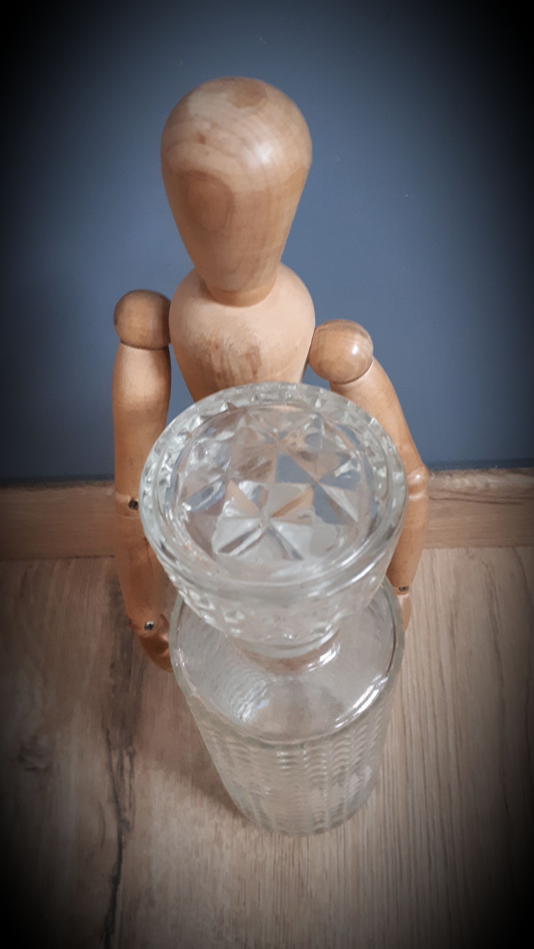 Round whiskey carafe