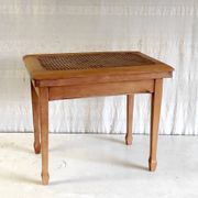Table d'appoint en bois massif et cannage - mid. XXème