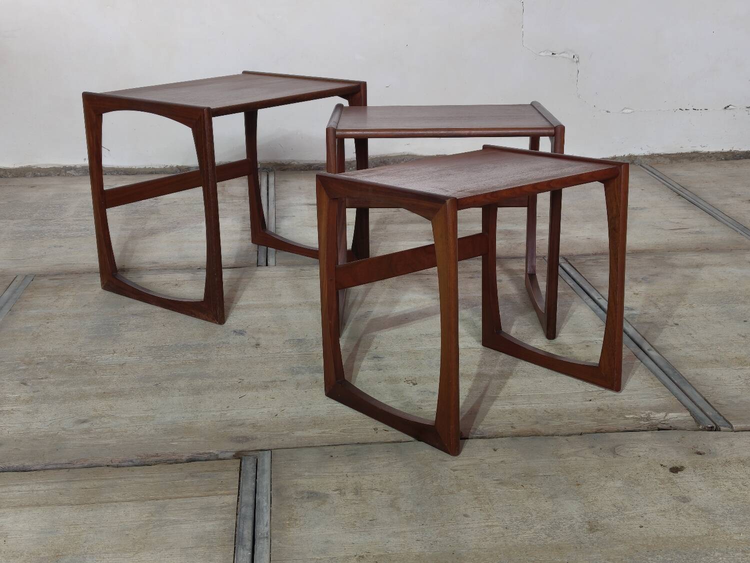 Tables gigognes scandinave