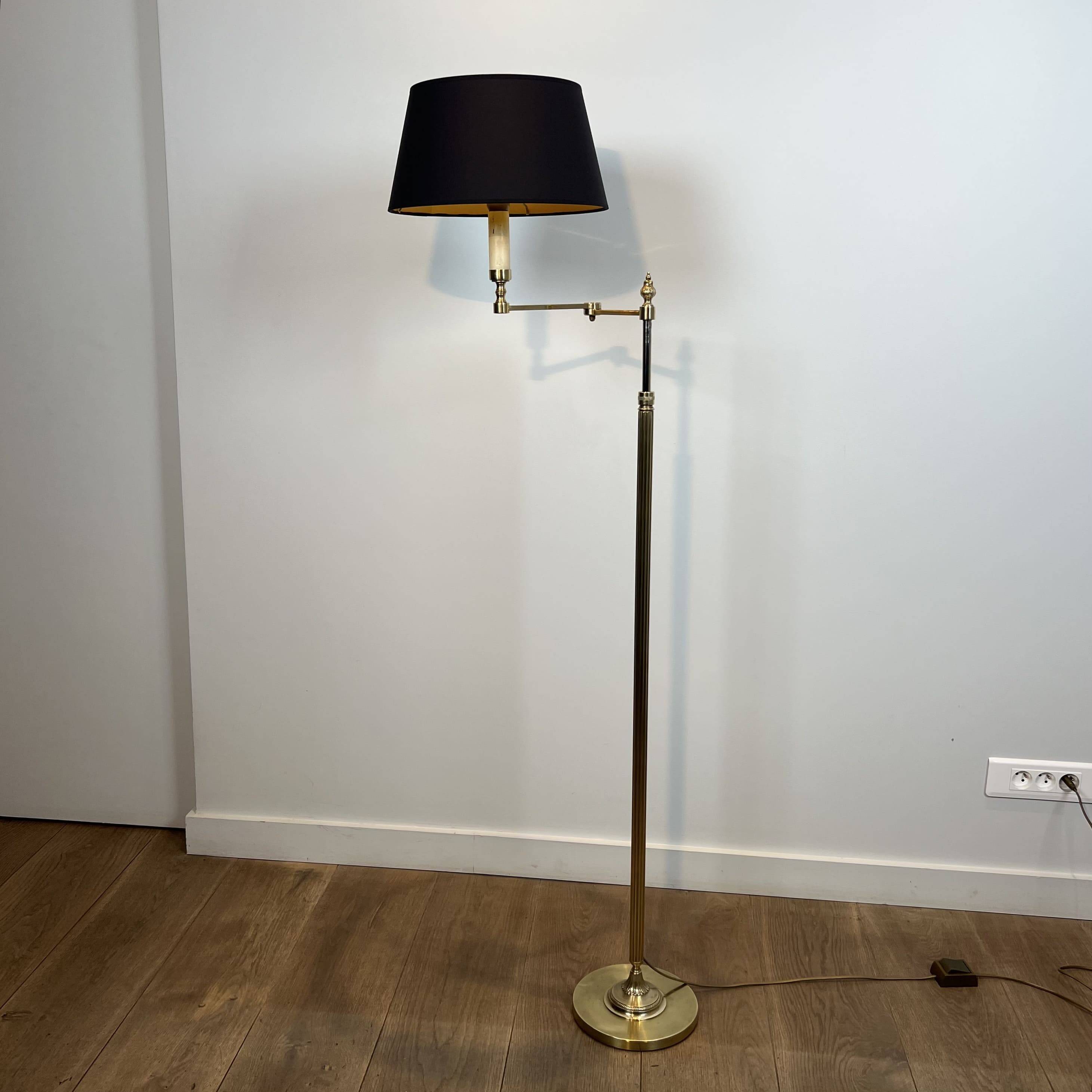 Brass Articulated Arm Reading Lamps in Gold. Neoclassical Style. Work.
