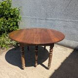 Round folding table