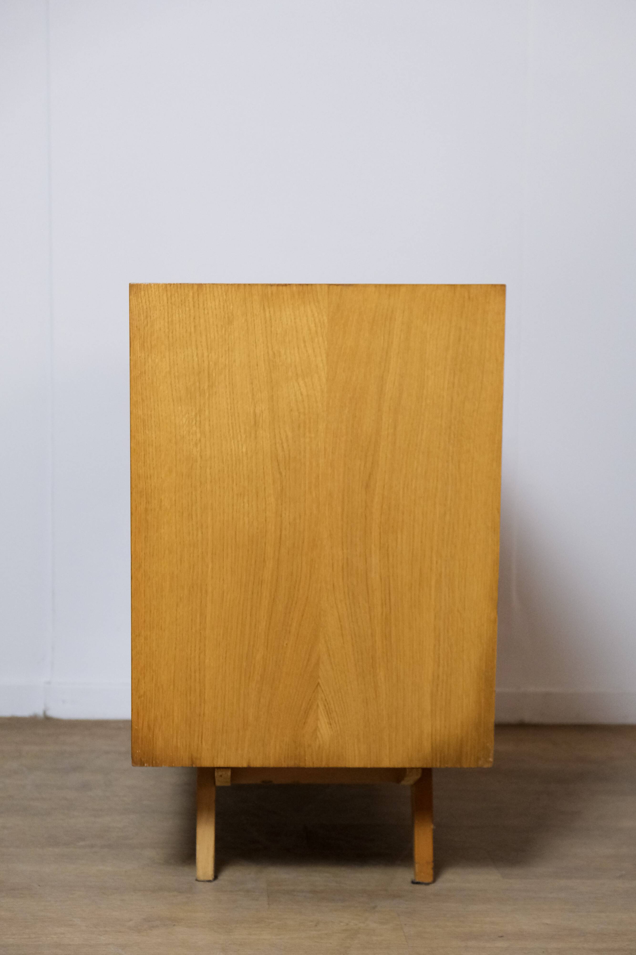 Jiroutek sideboard sliding doors