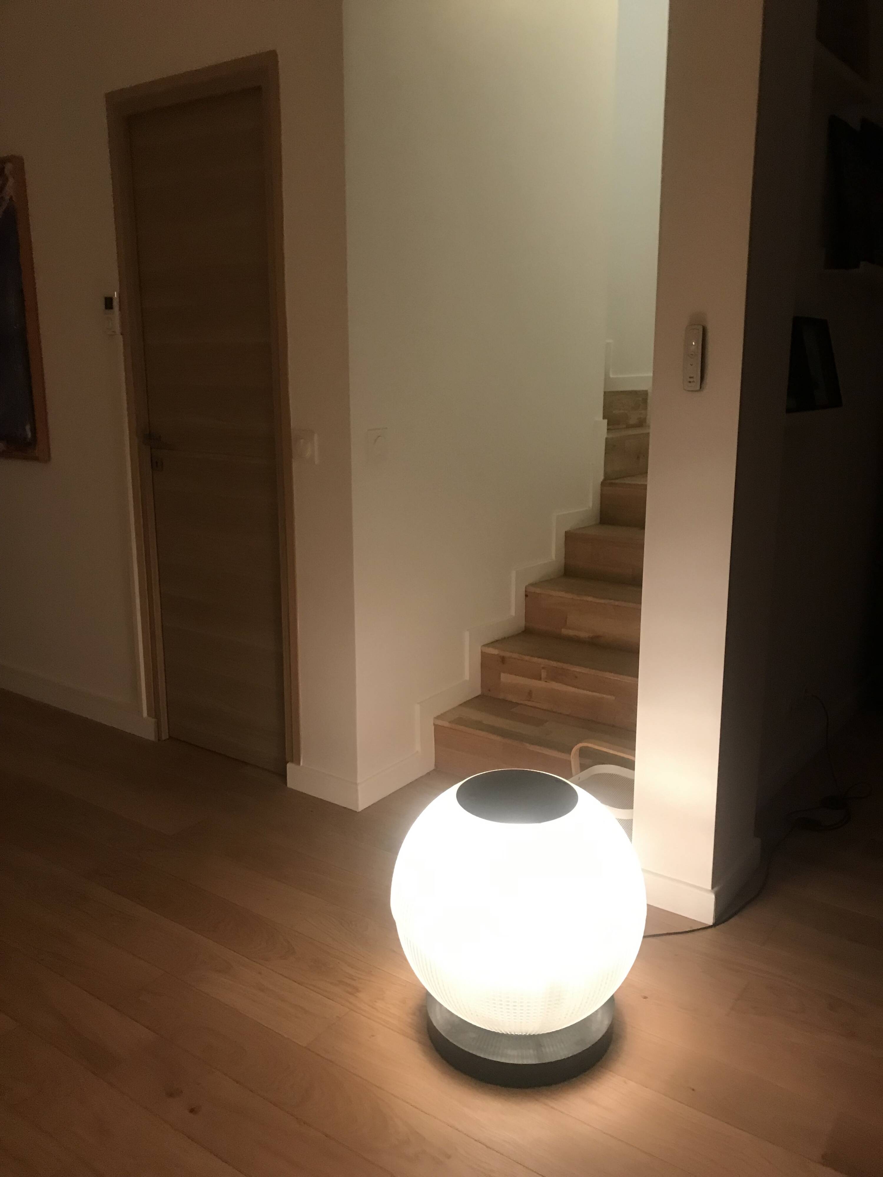 Lampe importante industrielle sur platine et roulettes