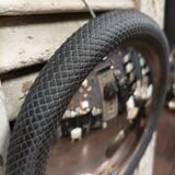 Convex mirror in black resin snakeskin effect 22cm