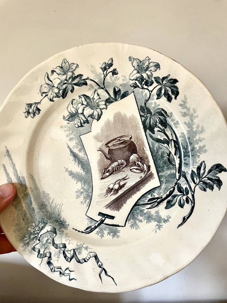 Set of 12 plates Terre de Fer, model Cartels, Creil & Montereau, 1900