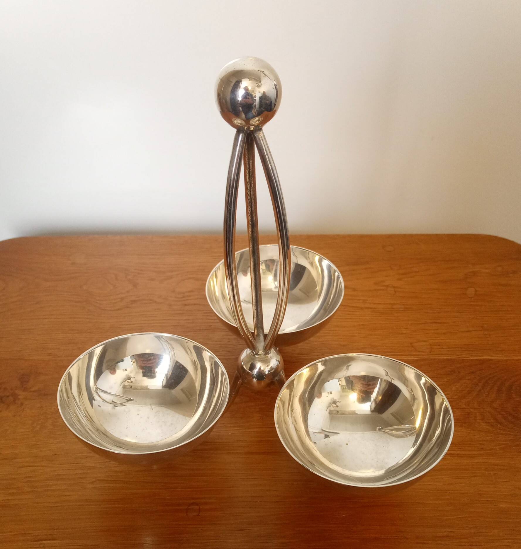 Silver metal servant