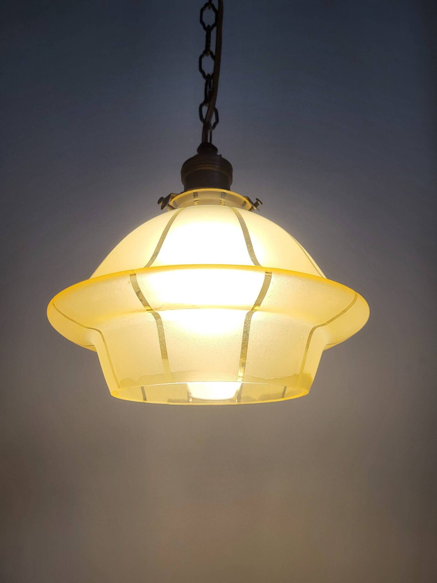 Lampe à main art déco en glaçure d’uranium; symmetrisch gelijnd, Belgique