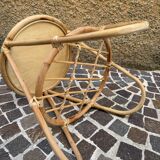 Vintage round rattan side table in very good condition.