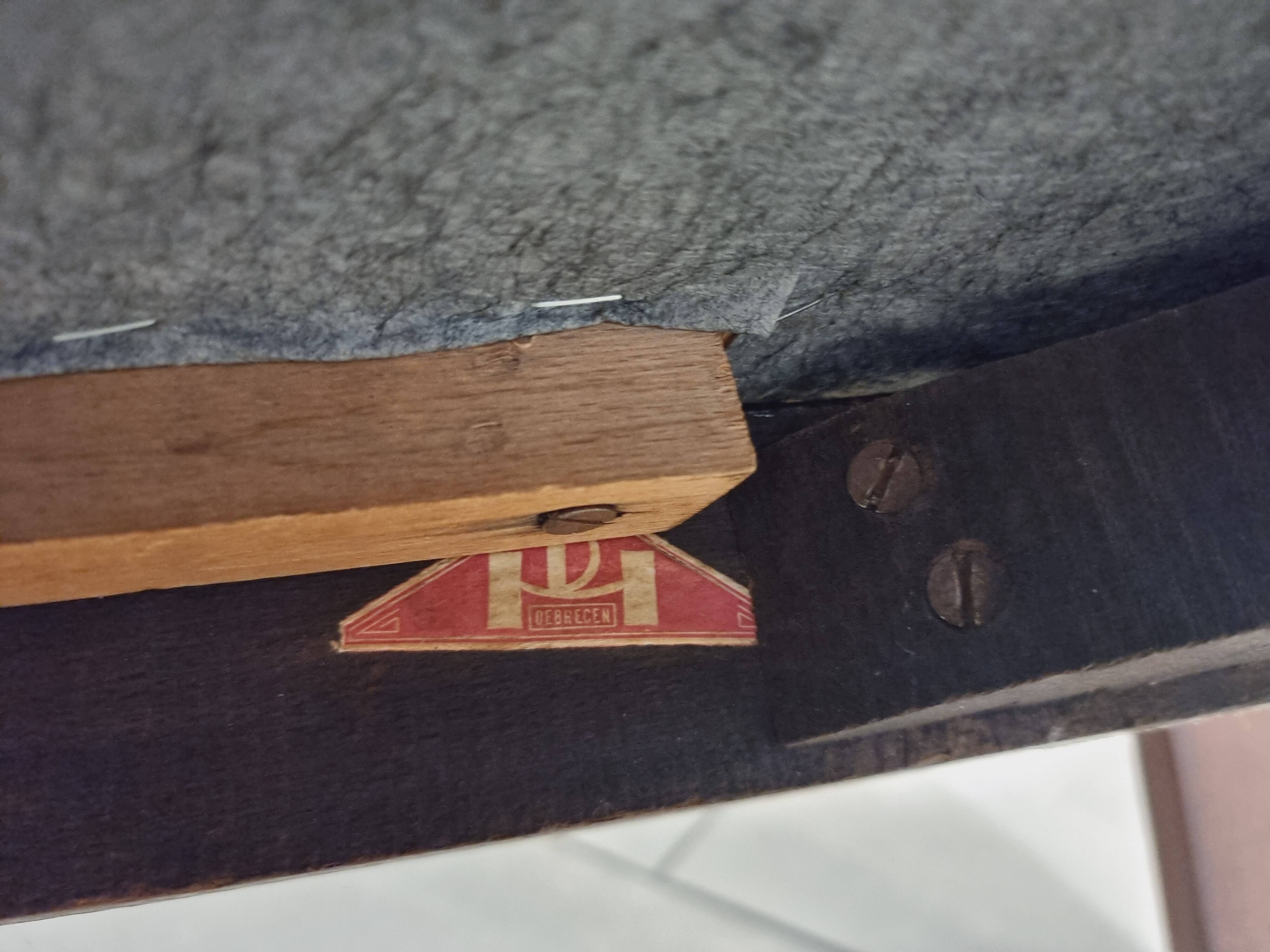 Hungarian Art Deco Lounge chair with curved, bentwood walnut armrests, 1930s