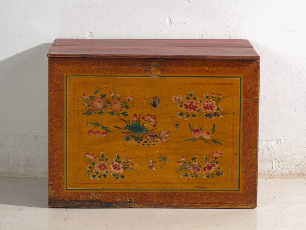 Chinese chest with original painting – China, circa 1900