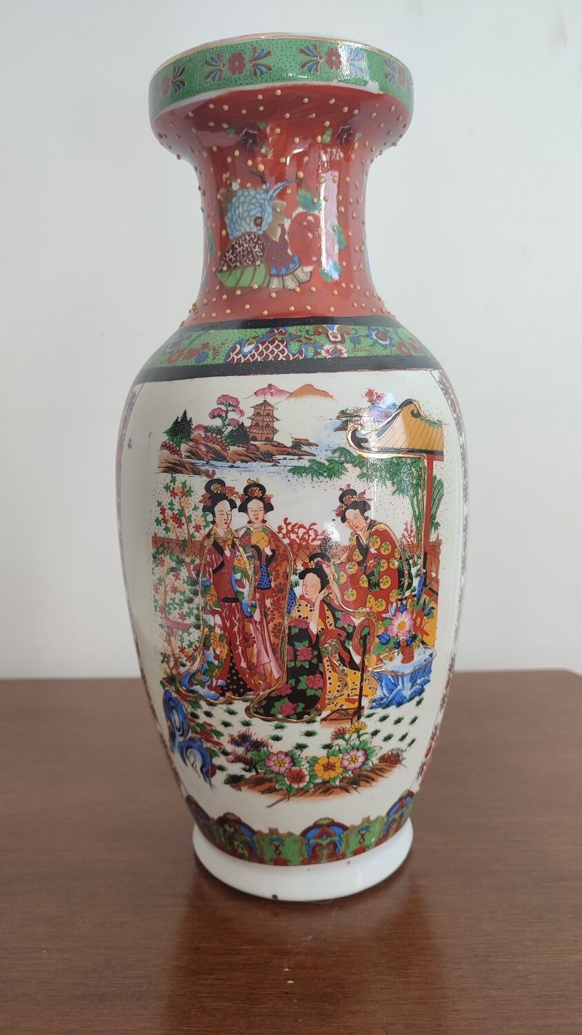 Chinese vase, Rose family style