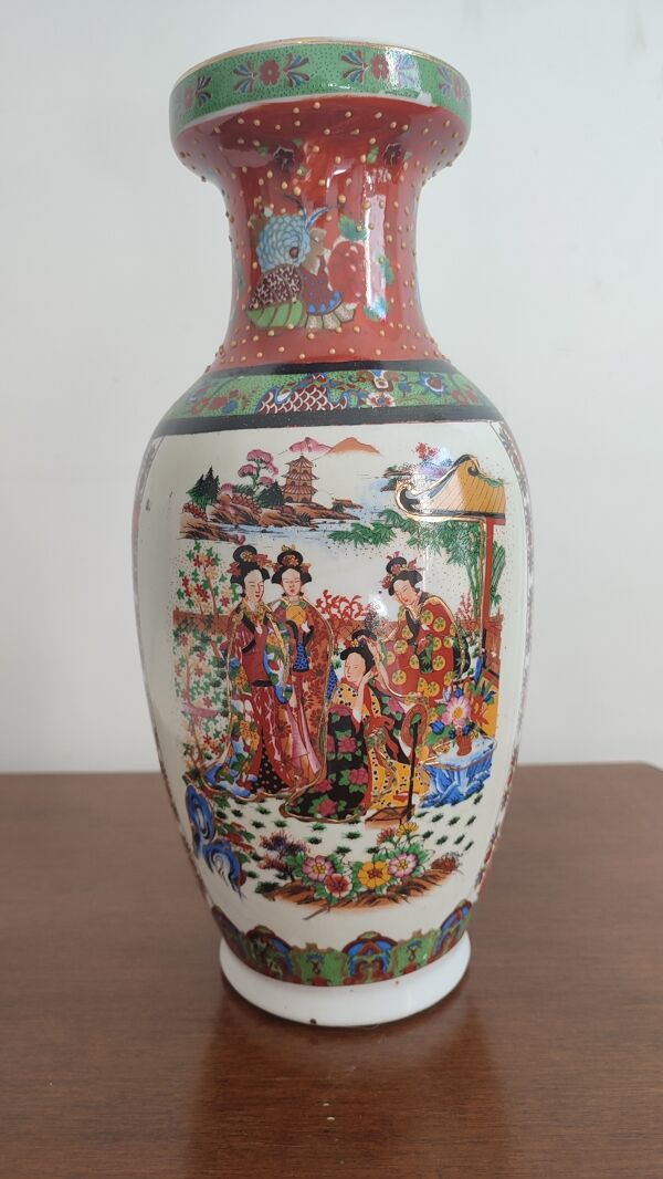 Vase Chinois, Style Famille rose