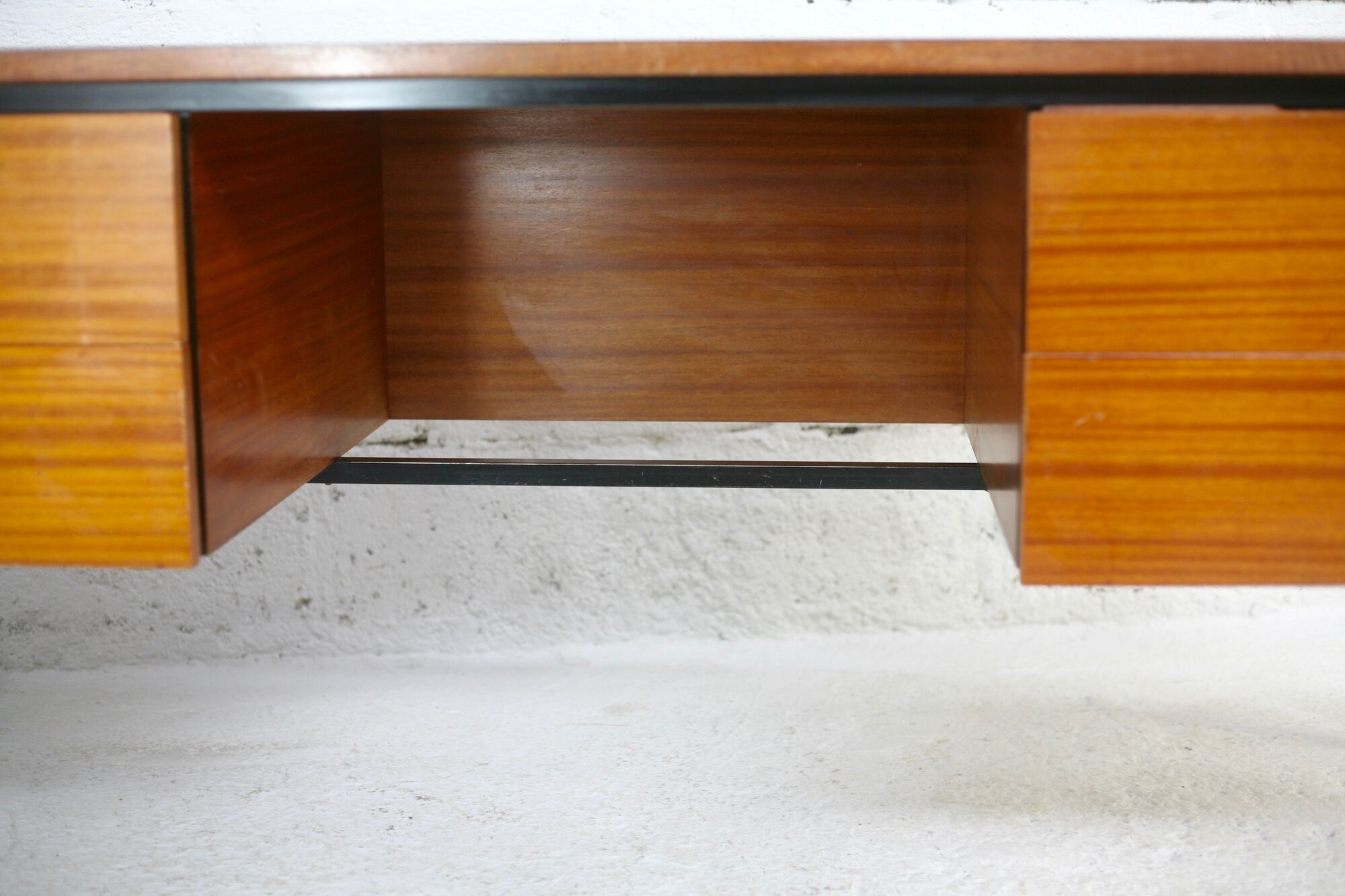 Desk 620 by Pierre guariche, Huchers Minvielle, France, circa 1955