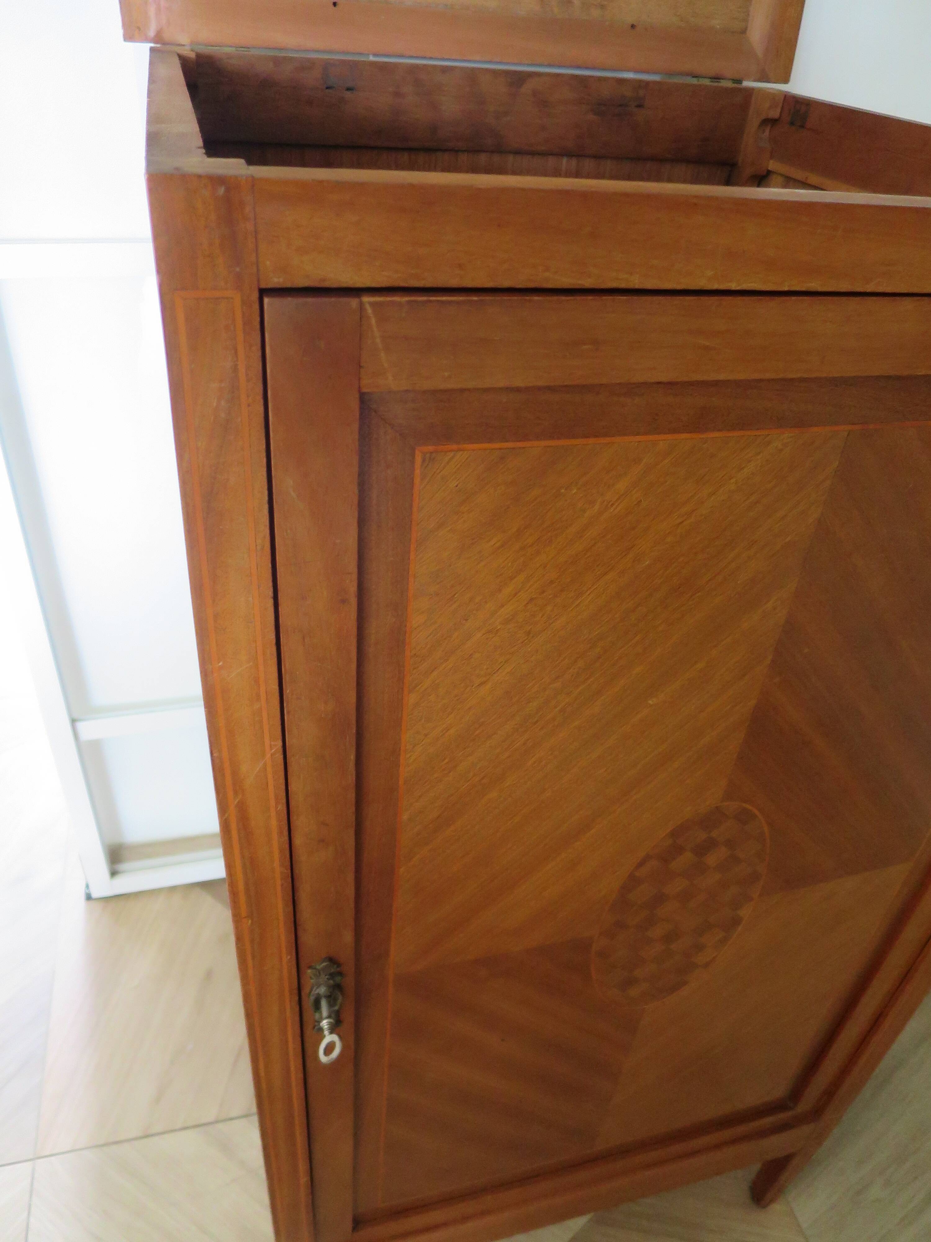 Buffet, bonnetière style Directoire