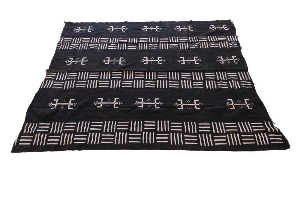 Vintage fabric from Mali black and white - 157 x 210 cm