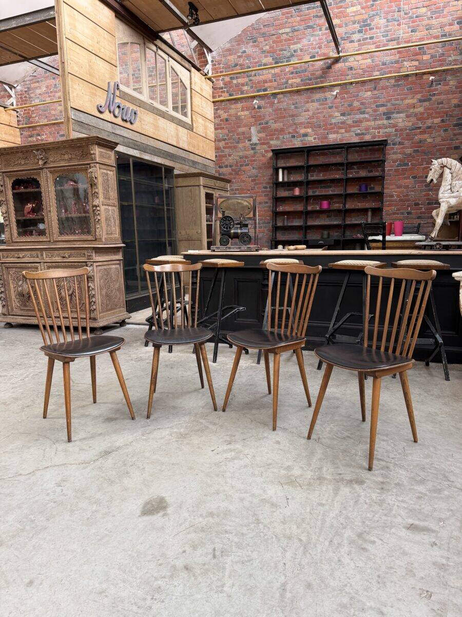 Suite de 4 chaises « Baumann » pour Henri Julien