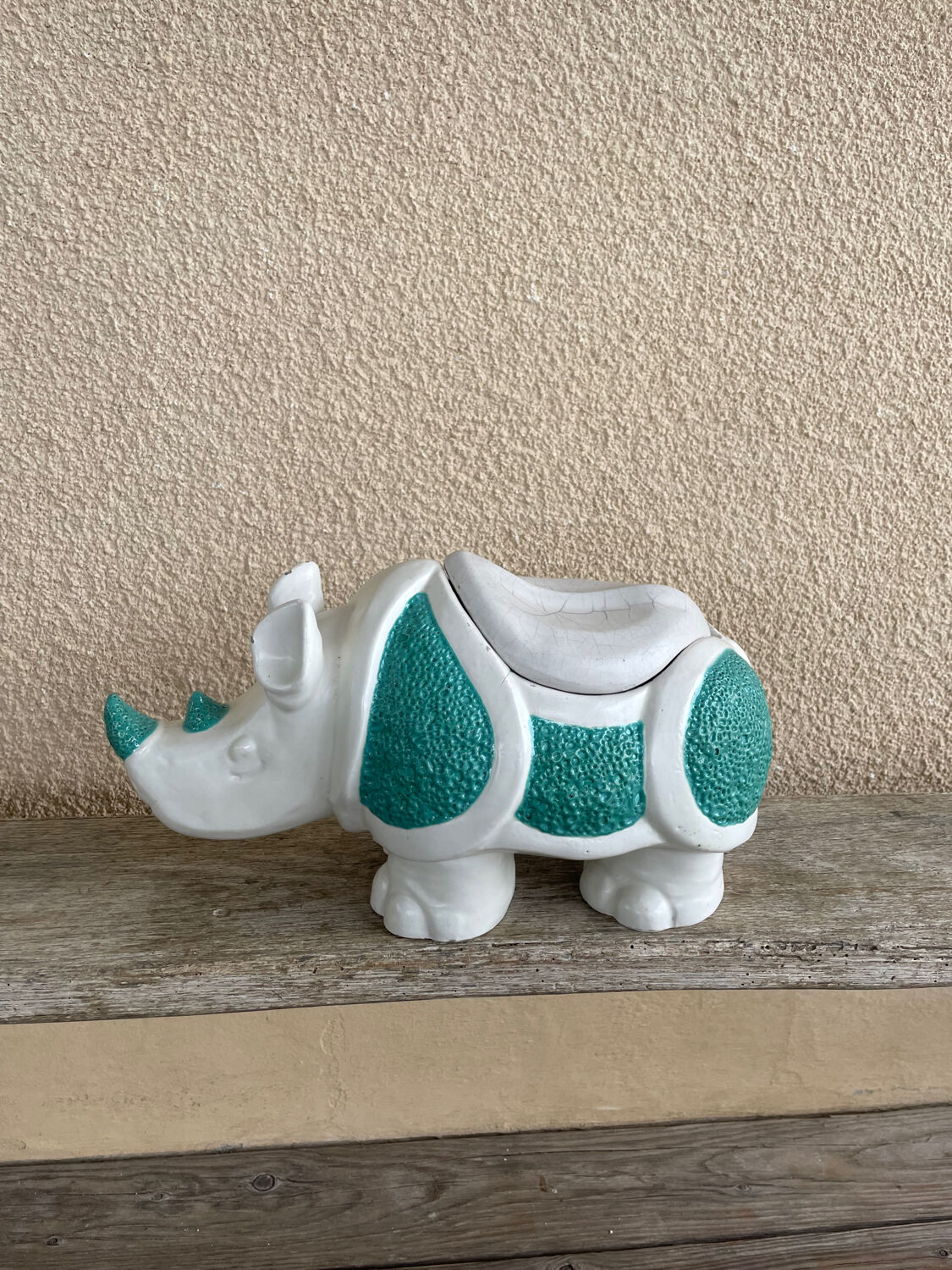 Rare rhinoceros soup tureen statuette