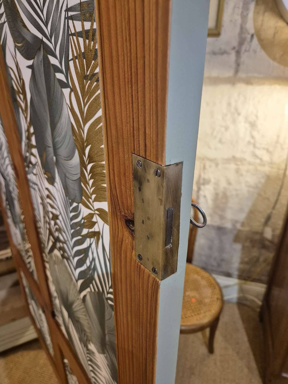 Vintage Parisian bonnetière