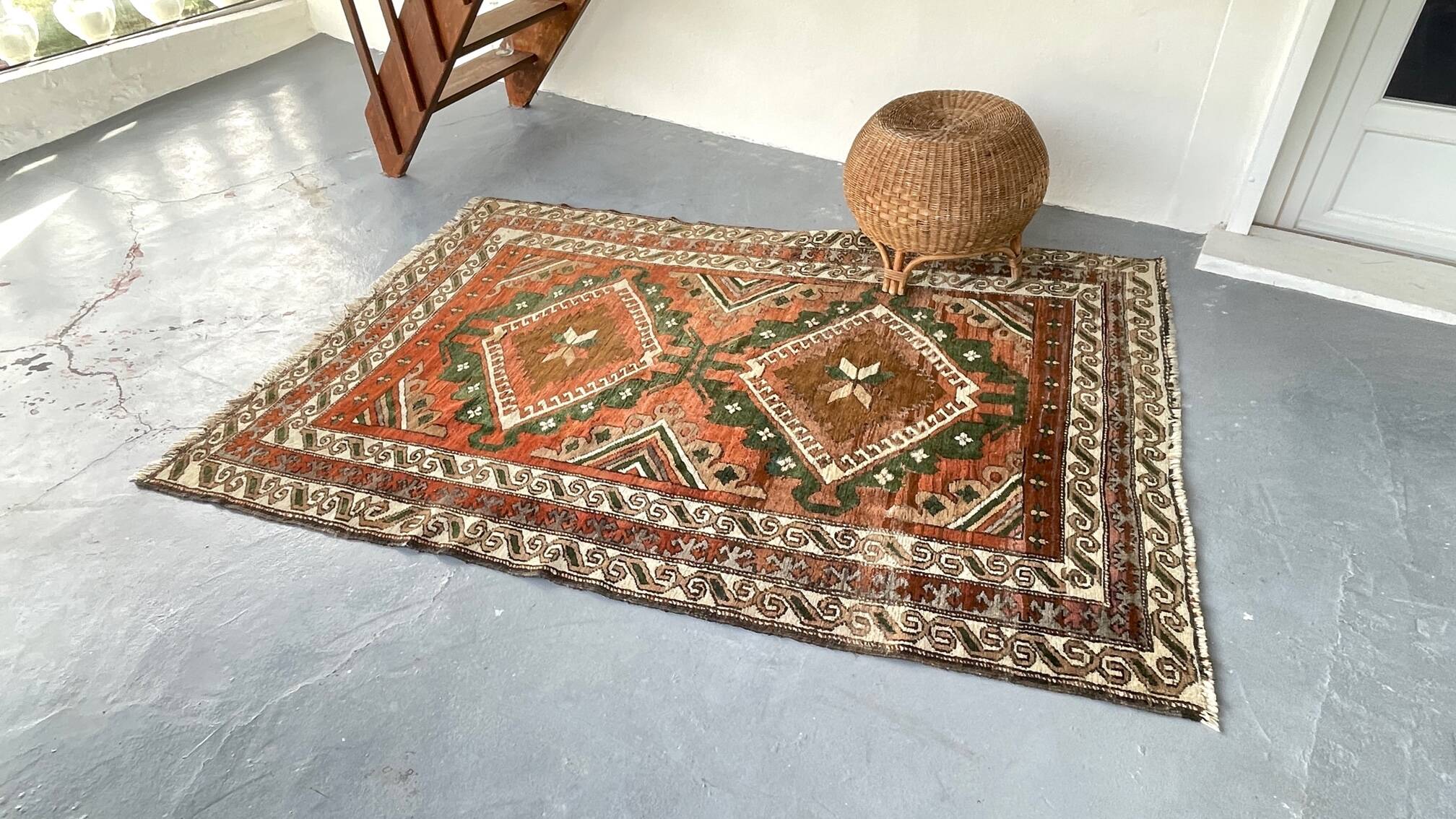 Vintage pure wool handcrafted oriental rug - 143cm x 208cm