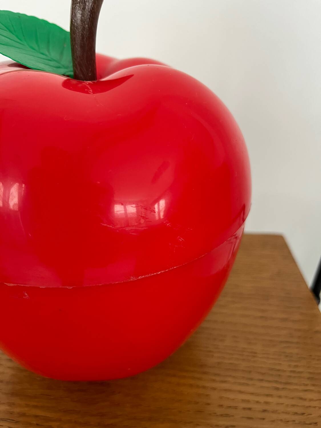 Apple ice bucket
