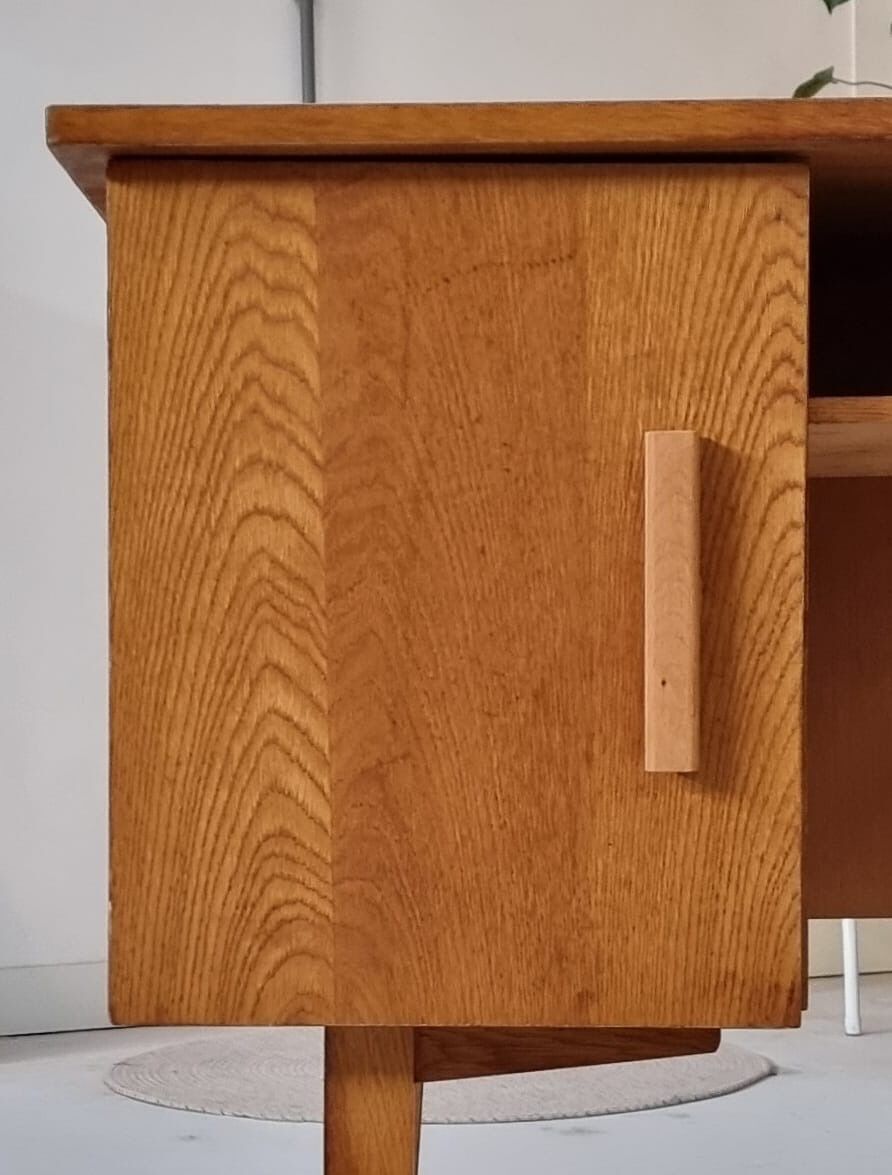 Bureau du milieu du siècle