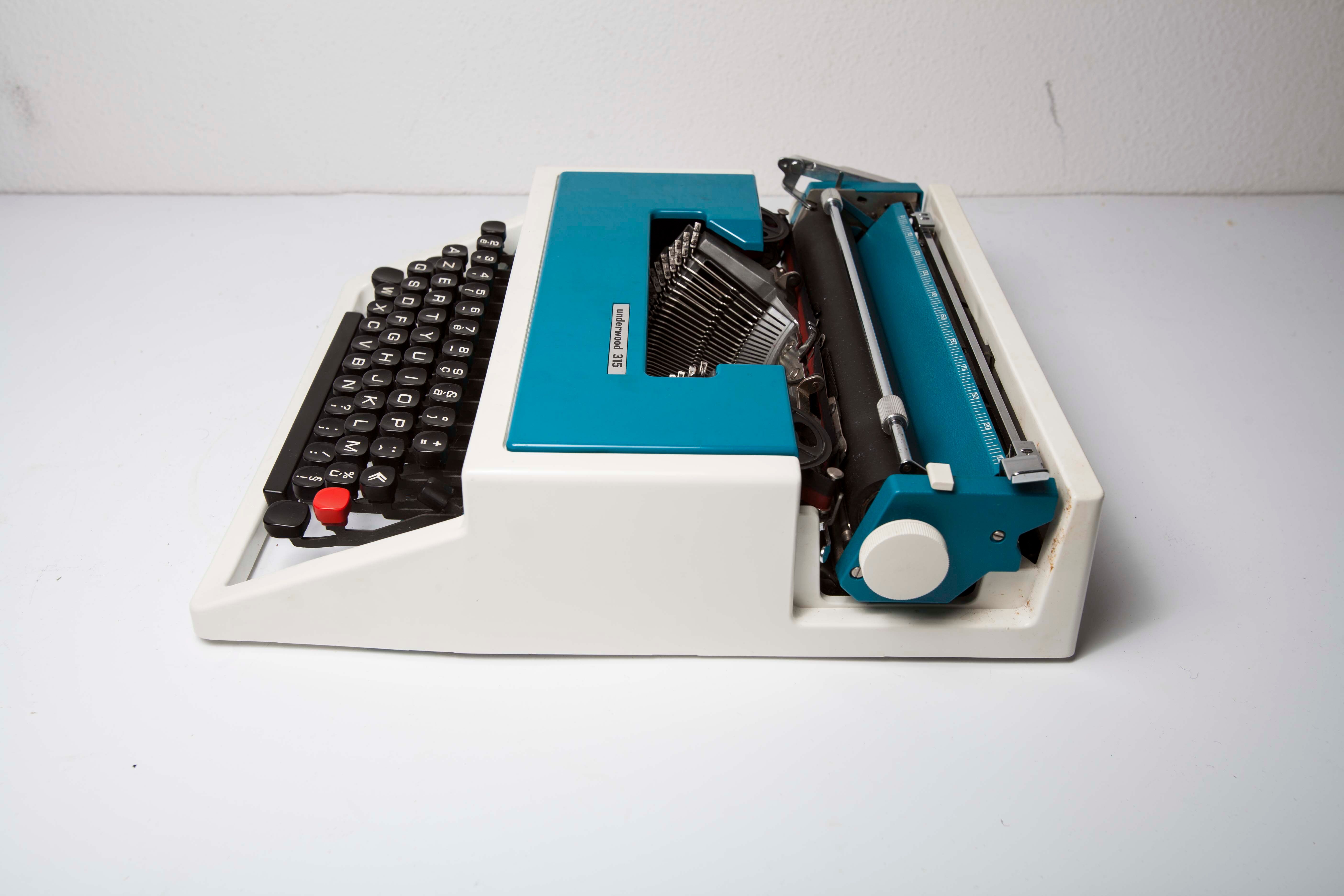 Underwood 315 blue typewriter with satchel