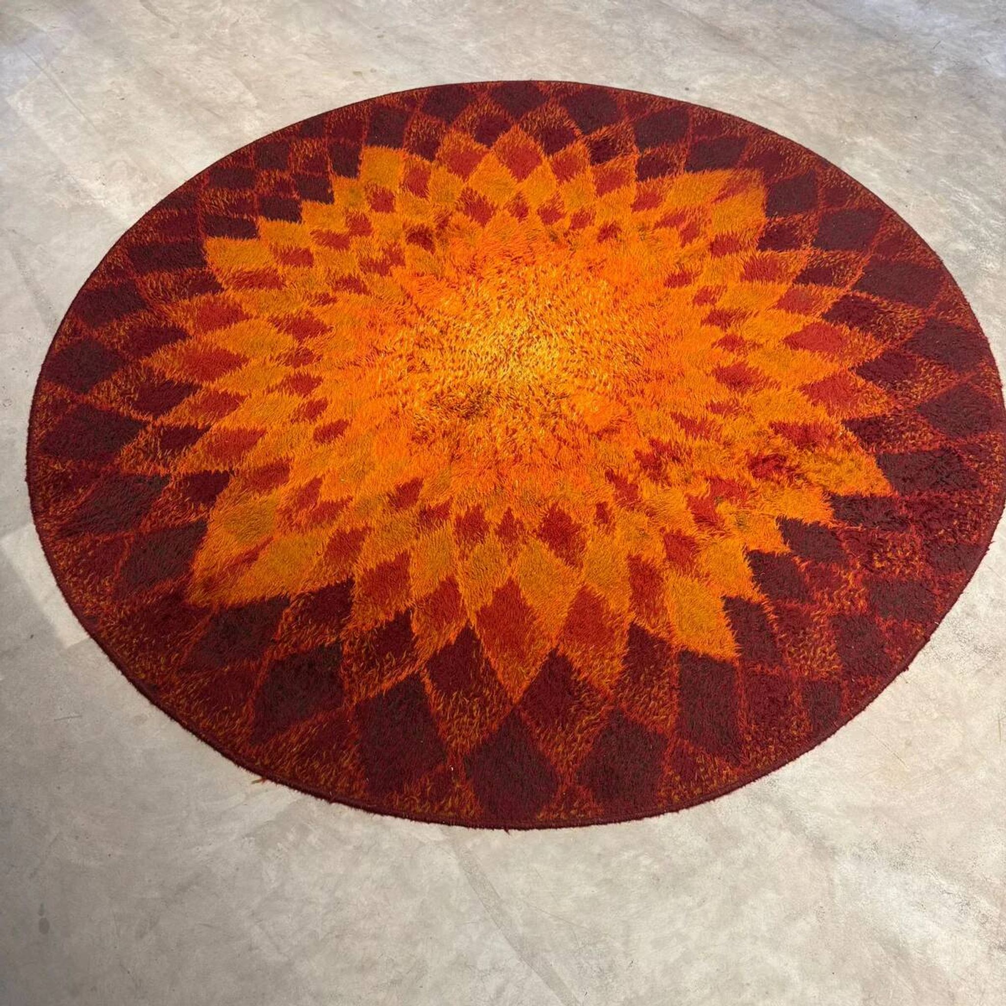 Vintage round rug