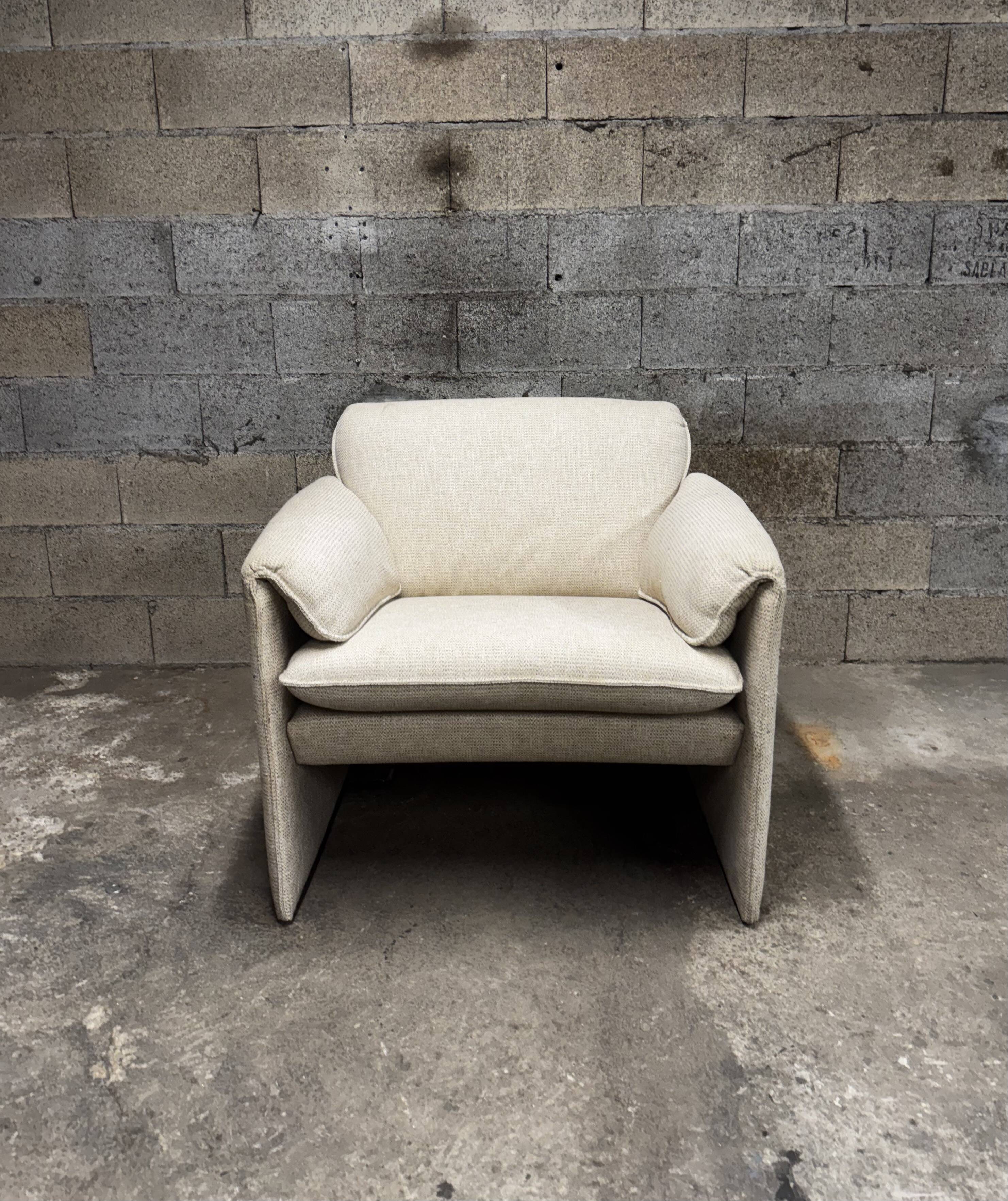 Leolux Bora Bora armchair bean fabric