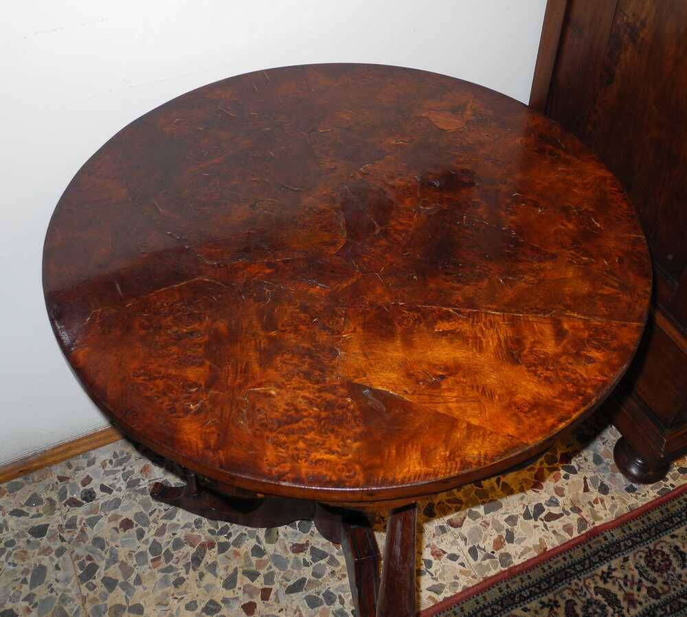Antique English round table. Petite table ronde anglaise
