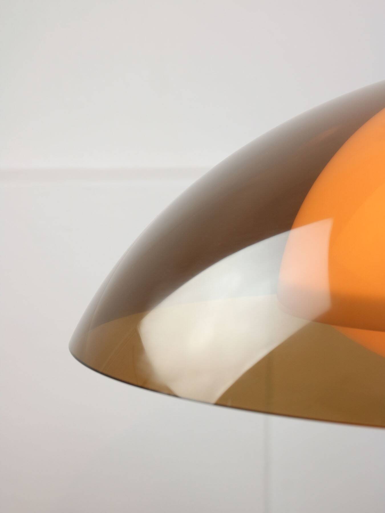 Lampe Space Age en forme d'ovni marron rare de Guzzini, années 1970