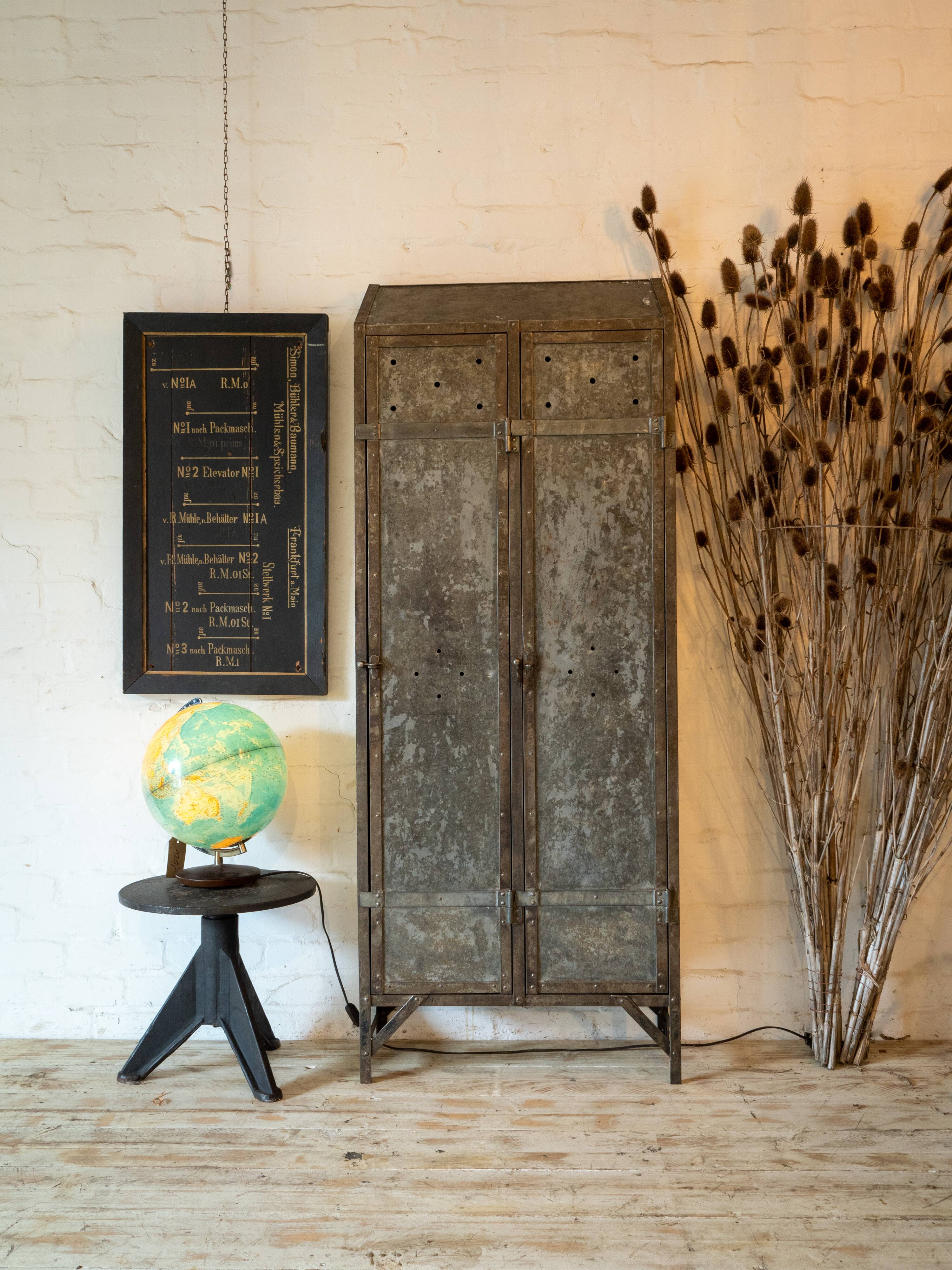 Vintage Stahlspind 2-Türig