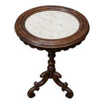Gueridon from the Napoleonic III era, resting on a tripod base made of walnut.