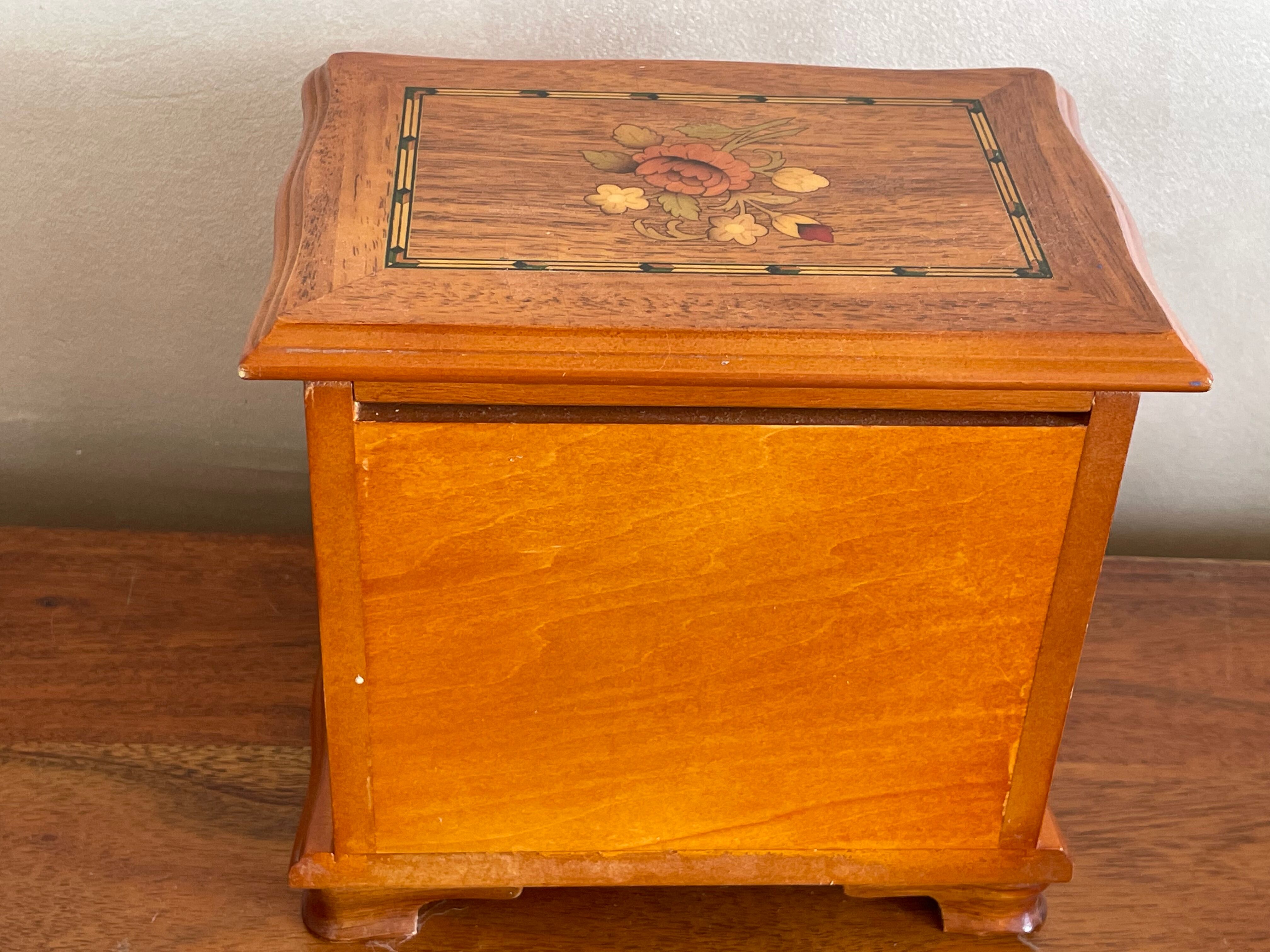 Wooden jewelry box decoration flowers
