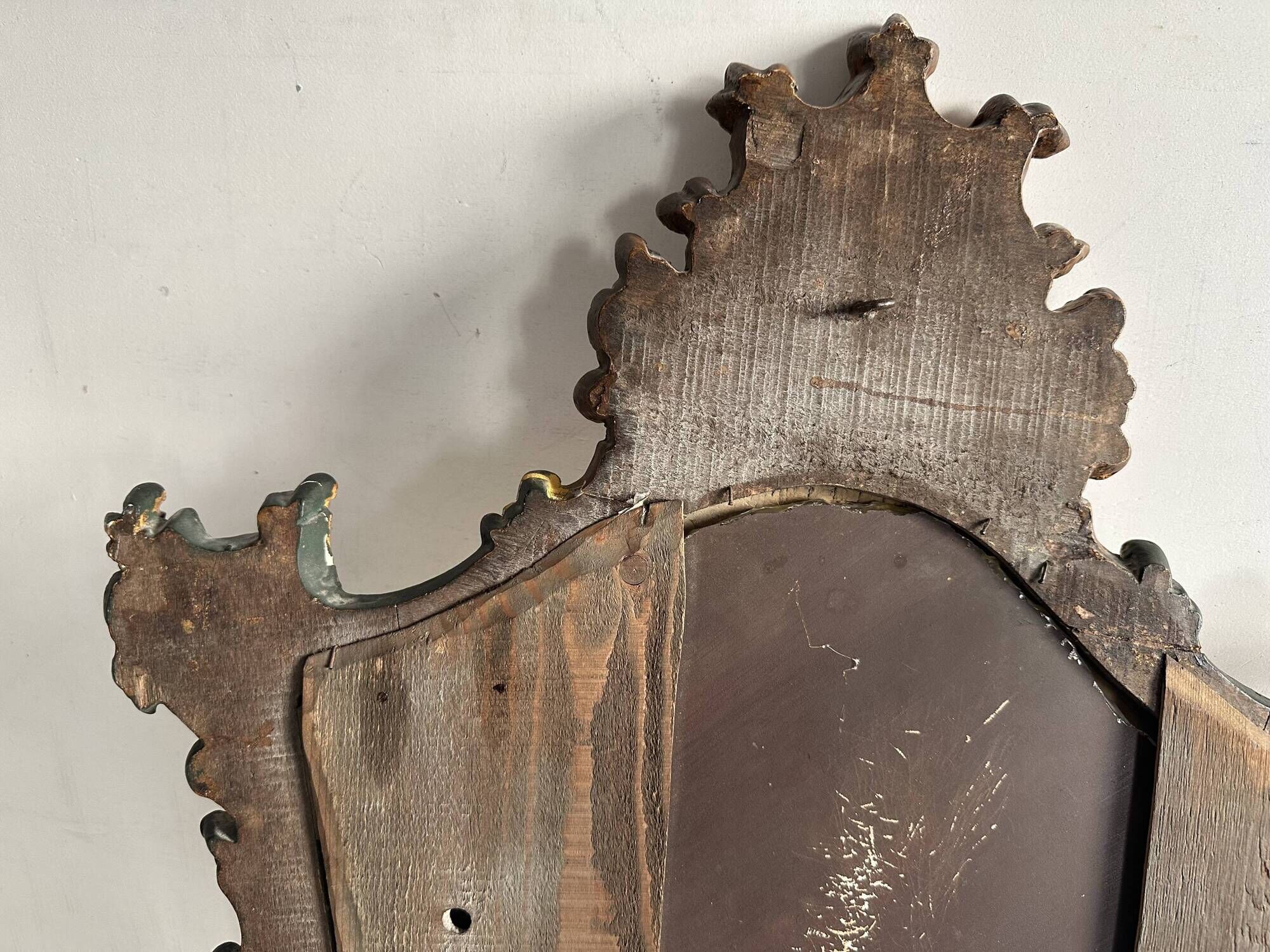 Antique baroque mirror in carved and gilded wood, 19th century