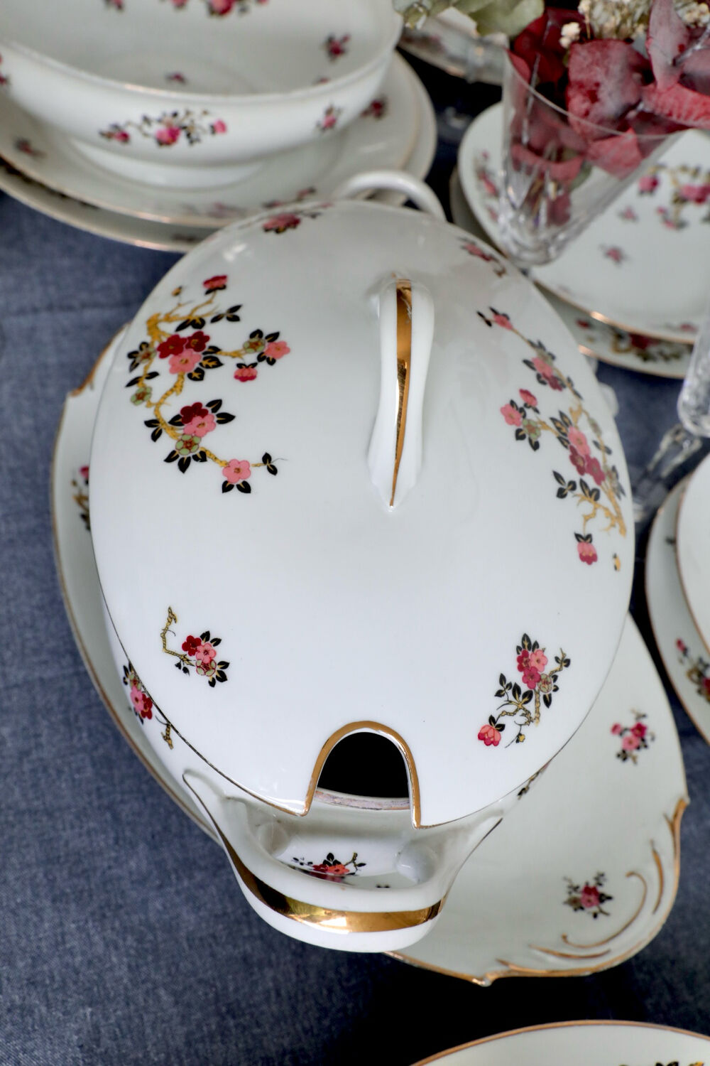 Antique table service in Limoges porcelain by F. Legrand, period A.