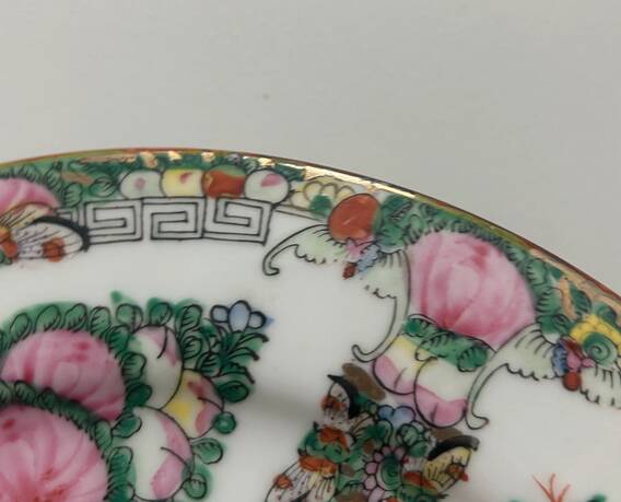Vintage Chinese porcelain plate - Floral decoration and traditional patterns